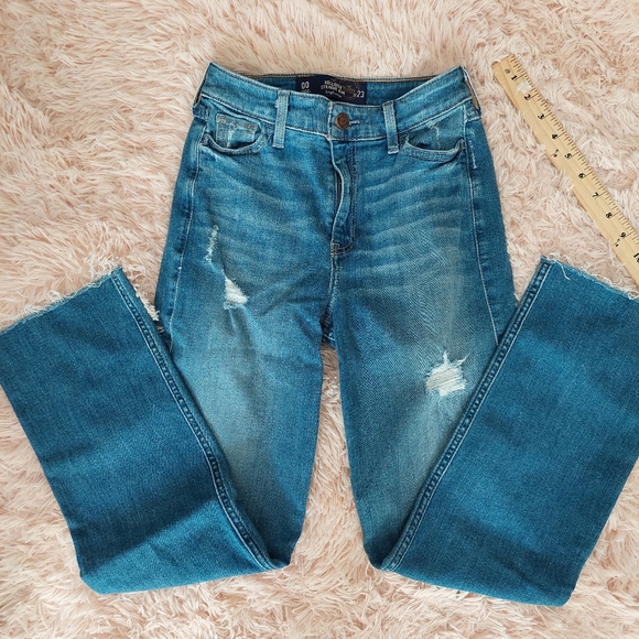Hollister Distressed Straight Jean - High Rise - Size 00 w23 - Picture 8 of 12